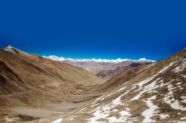 Diskit gompa, Ladakh, Hindistan. Diskit Gompa, Leh Bölgesi 'nin Nubra Vadisi' ndeki en eski ve en büyük Budist manastırı..