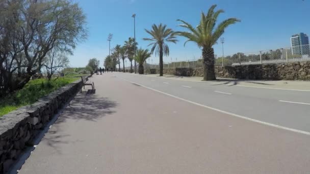 Esta Uma Filmagem Pedestre Legal Ciclovia Lado Praia Pessoas Estão — Vídeo de Stock