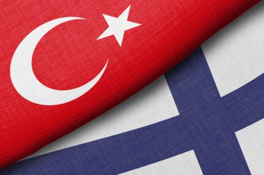 Finlandiya ve Türkiye bayrakları. NATO üyeliği. Müttefikler ve dost ülkeler, birlik, dayanışma, tokalaşma, işbirliği