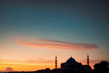 Cami gün batımı gökyüzü, ay, kutsal gece, İslami gece ve siluet cami, panaromik İslami duvar kağıdı