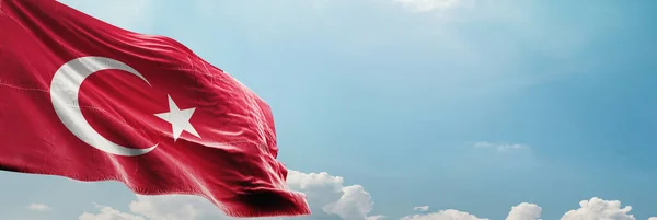 Flaga Turcji Niebo Niebieski Światło Słoneczne Poziomy Baner Panoramiczny — Zdjęcie stockowe