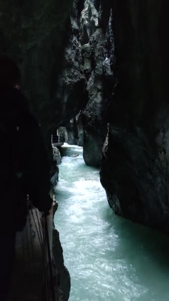 Partnach Gorge Een Prachtige Natuurlijke Wonderrivier Grot Garmisch Partenkirchen Zuid — Stockvideo