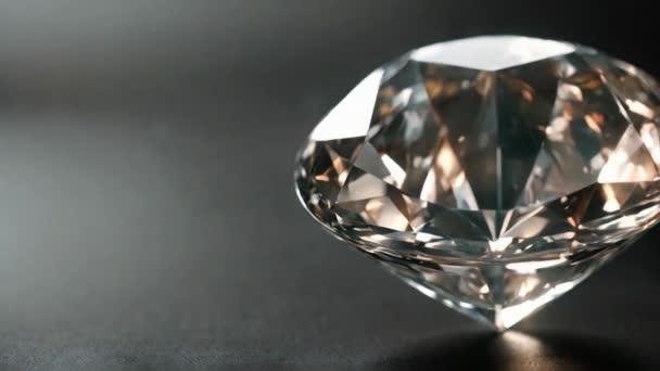 Спінінг Великий Блискучий Діамант Чорному Фоні Безшовна Петля — стокове відео