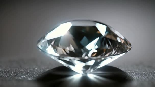 Spinning Brillante Bagliore Grande Diamante Sfondo Nero — Video Stock