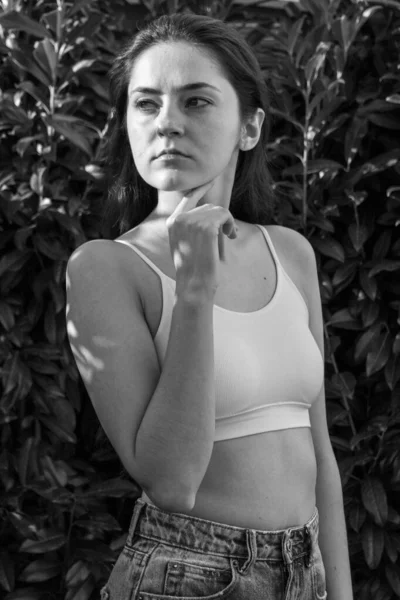 Portret Van Een Zelfverzekerd Meisje Poseren Voor Een Mode Glans — Stockfoto