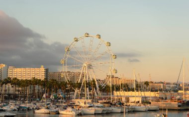 View of giant Ferris wheel at dusk