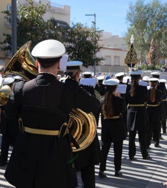 Kutsal haftadaki bir İspanyol köyü müzik grubunun görüntüsü