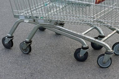 Alışveriş arabaları otoparkta kalır..