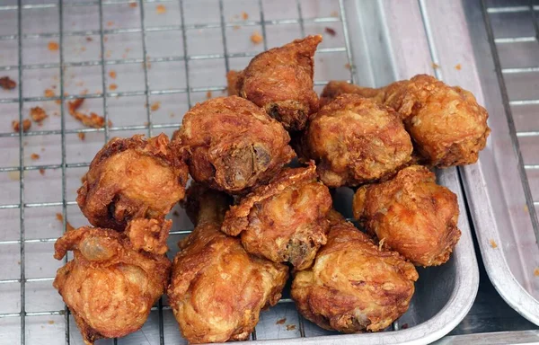 Seekor Nugget Goreng Ayam Untuk Mempersiapkan Diri Untuk Menjual — Stok Foto
