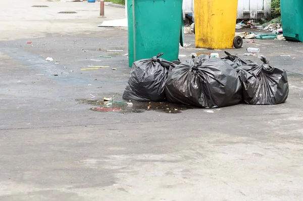 Uma Pilha Lixo Área Chão Esperar Para Coletor Lixo — Fotografia de Stock