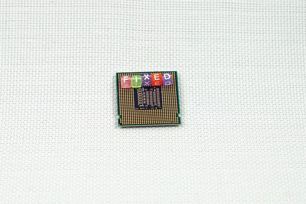 Procesor Komputerowy Białym Tle Zbliżenie Układu Scalonego — Zdjęcie stockowe
