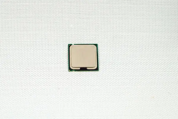Procesor Komputerowy Białym Tle Zbliżenie Układu Scalonego — Zdjęcie stockowe