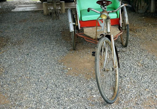 Klassisk Rickshaw Parkerad Parken Vintage Klassiskt Koncept — Stockfoto