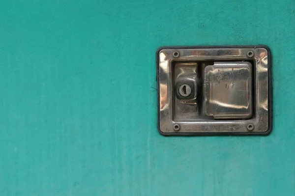 Old Green Door Old Vintage Keyhole Stainless Steel Padlock Closeup — Stock Photo, Image