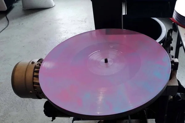 Close Phonograph Disk Record Edge Cutting Machine Cut Next Process — Stock Photo, Image
