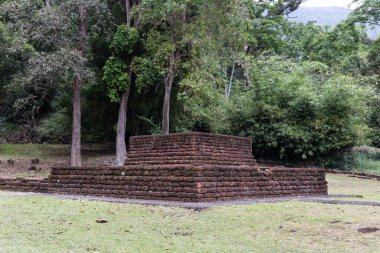 Lembah Bujang ya da Bujang Vadisi, Hindu ve Budizm etkisiyle Merbok Kedah Malezya 'da popüler bir arkeoloji müzesidir.