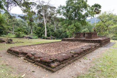Lembah Bujang ya da Bujang Vadisi, Hindu ve Budizm etkisiyle Merbok Kedah Malezya 'da popüler bir arkeoloji müzesidir.