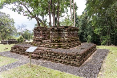 Lembah Bujang ya da Bujang Vadisi, Hindu ve Budizm etkisiyle Merbok Kedah Malezya 'da popüler bir arkeoloji müzesidir.