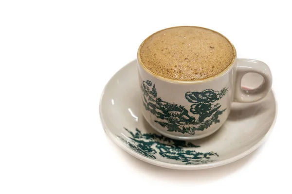 Традиційна Ароматна Кава Подана Старовинній Чашці Копітіаму Блюдці Білому Тлі — стокове фото