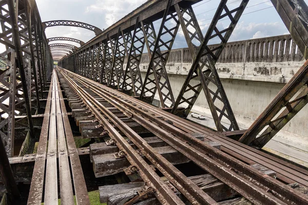 维多利亚桥是马来西亚最古老的铁路桥之一 现在已经退役了 它是吉隆坡的旅游胜地 — 图库照片