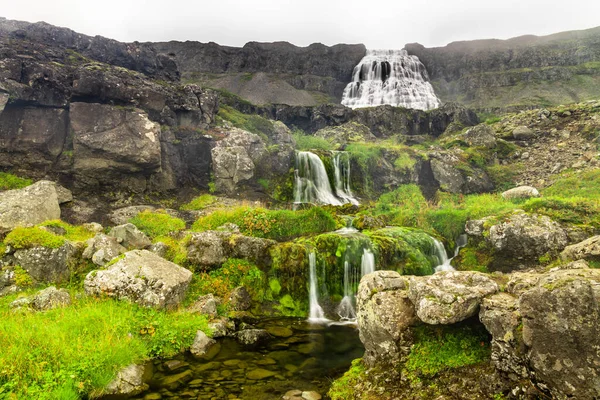 Водоспад Диньянді Розташований Арнарфйордюрі Ісландія Найбільший Водоспад Вестфіорді Має Загальну — стокове фото