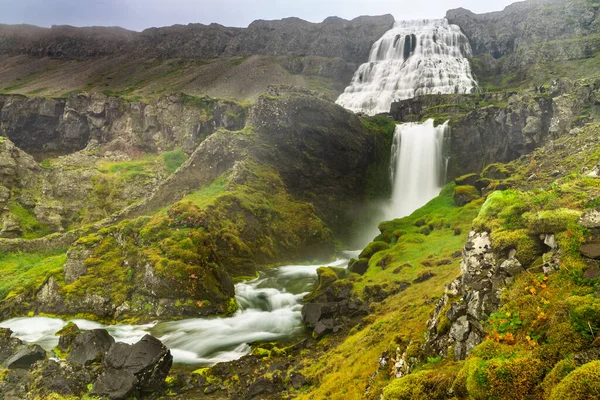 Strompgljufrafoss是Dynjandi瀑布下五个瀑布中的一个 位于冰岛的Arnarfjordur 它是西峡湾最大的瀑布 总高度100米 — 图库照片