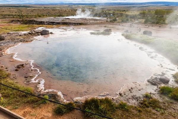 Geysir Est Une Source Eau Chaude Célèbre Dans Zone Géothermique Images De Stock Libres De Droits