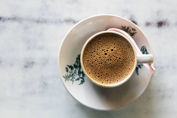 Blick Auf Aromatischen Schäumenden Kaffee Serviert Traditioneller Chinesischer Tasse Und — Stockfoto
