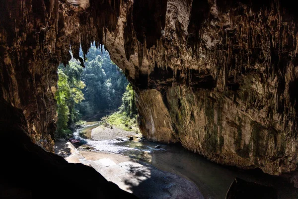 Живописная Камера Рекой Пещере Тхам Нам Лодж Популярном Туристическом Месте — стоковое фото