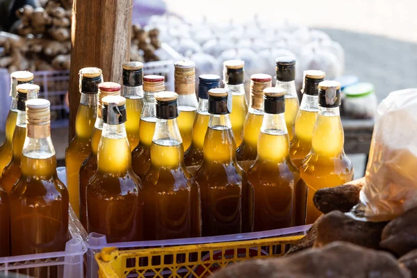 Τοπικά Καλλιεργούμενο Καθαρό Μέλι Που Πωλείται Πάγκους Από Ντόπιους Ταϊλανδούς — Φωτογραφία Αρχείου