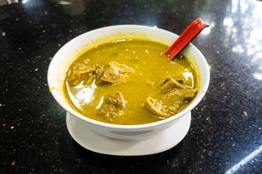 Sup kambing, ya da koyun çorbası Malezya 'da ünlü bir lezzettir.