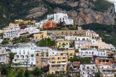 Positano 'ya yakın bir yerde, İtalya' nın Campania kentindeki Amalfi Sahili 'nde bir köy ve komün.