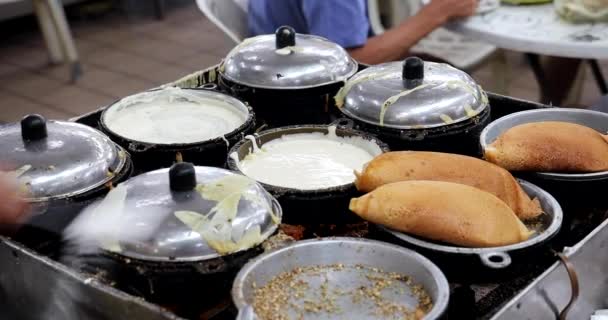 Vendedor Preparando Tradicional Delicioso Apam Balik Panqueque Maní Comedor Alimentos — Vídeo de stock