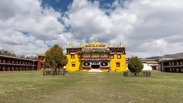 stock image Huiyuan monastery is located in Daofu County, Garze Tibetan Autonomous Prefecture, Sichuan province has more than 1,000 monk chambers and is popular tourism landmark .in China