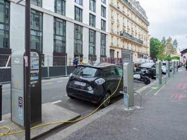 Inhabitants without private parking space depend on public charging stations: Situation in a housing quarter of Paris, France, with public electric charging stations in the street. 