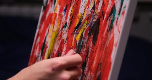 Рука Людини Використанням Ножа Палітри Малювання Полотні Студії — стокове відео