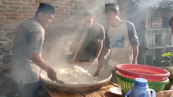 Élelmiszer Video Rizs Főtt Hűtött Segítségével Egy Ventilátor Miközben Keverte — Stock videók