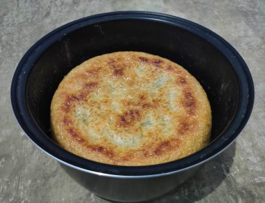 Sihirli com üzerinde sertleşmiş ya da kuru pirinç fotoğrafı, pirinç kuru ve sonra kahverengileşene kadar sertleşir (yanmış pirinç, kabuklu pirinç))