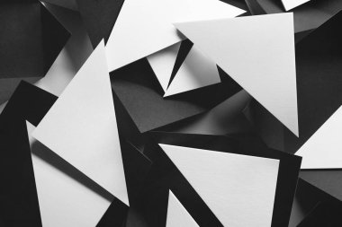 Siyah ve beyaz geometrik şekiller