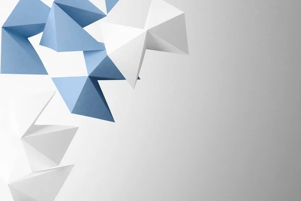 Renkli şekiller kağıdı gri renkte izole etti