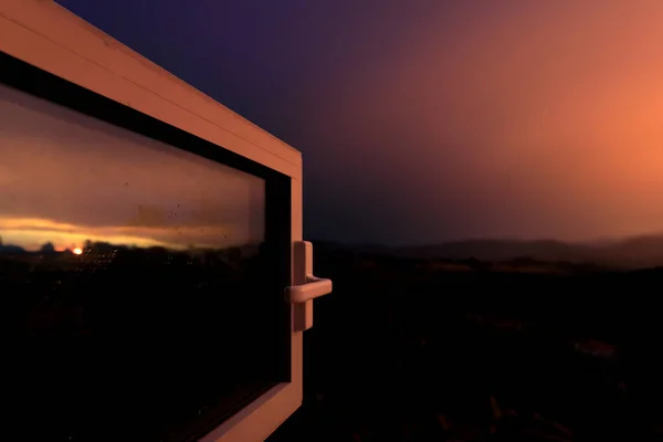 Landscape Dusk Open Window Reflects Sunset — Stock Photo, Image
