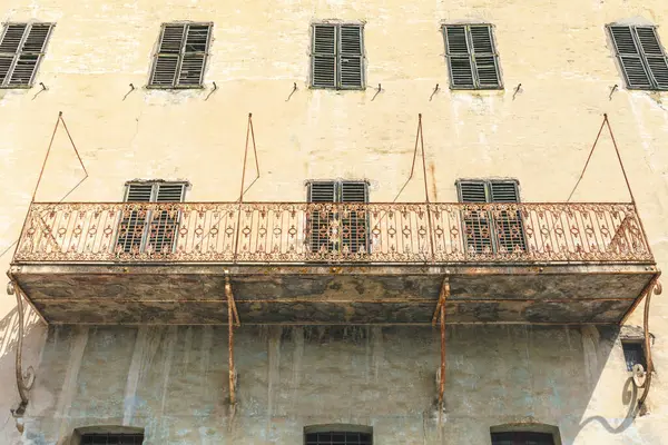 Ruined Big Building Balcony Wrought Iron Railing View — Stock Photo, Image