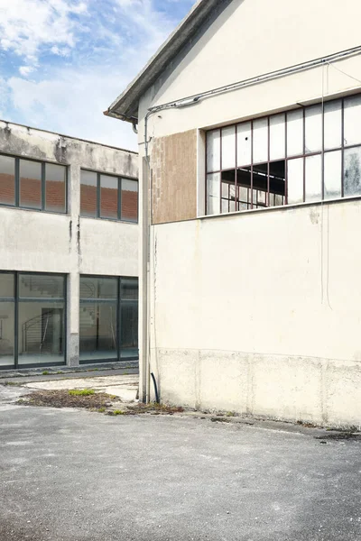Opuszczony Magazyn Budowa Cementu — Zdjęcie stockowe