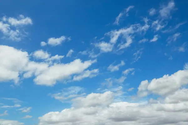 Mavi Gökyüzündeki Bulutlar Doğal Arkaplan Telifsiz Stok Imajlar