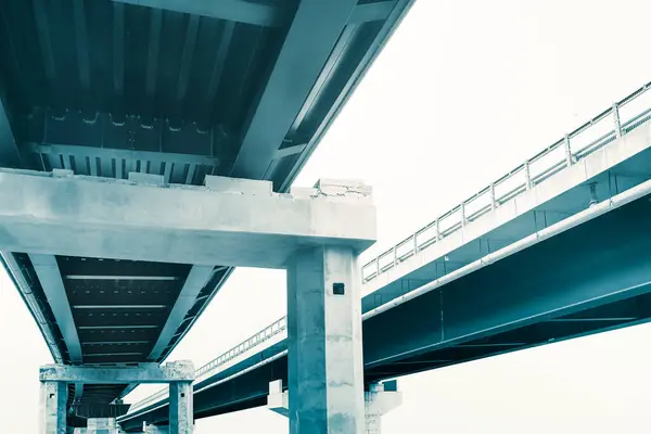 Otoyol viyadük, aşağıdan manzara