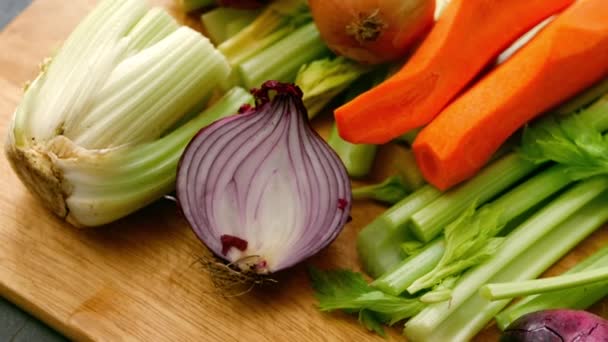 Raíz Vegetales Ingredientes Preparados Tabla Cortar Plano Medio Poner Dolly — Vídeos de Stock