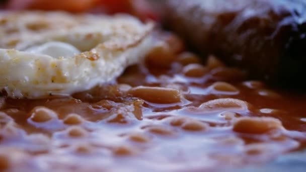 Tradycyjne Pełne Angielskie Śniadanie Jajkiem Bekonem Zbliżenie Makro Zoom Shot — Wideo stockowe