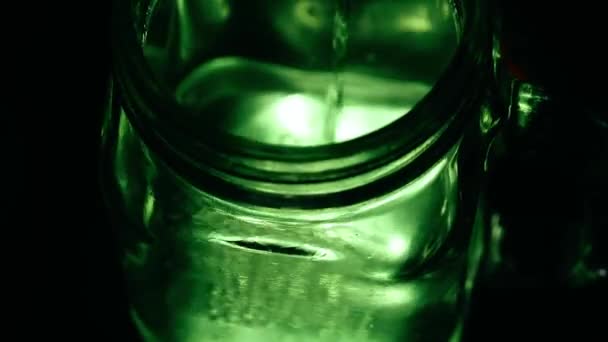 Verde Poción Halloween Bebida Primer Plano Zoom Tiro Enfoque Selectivo — Vídeo de stock