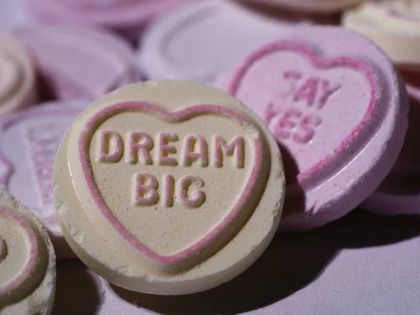 Sueño Gran Mensaje Escribió Amor Corazón Caramelo Rosa Fondo Cerca —  Fotos de Stock