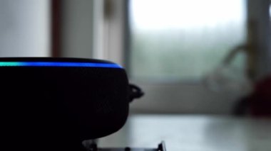 Evde akıllı ses aygıtı 4k seçici odak noktasını kapat
